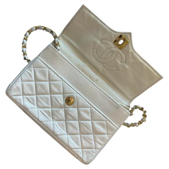 Vintage Chanel White Quilted Flap Bag | Gold Chain Classic - Picture 3 of 9